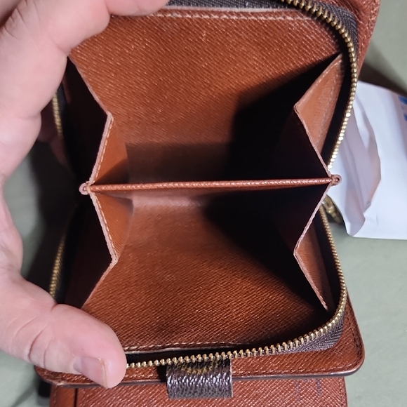 Louis Vuitton Monogram Wallet - Picture 8 of 8